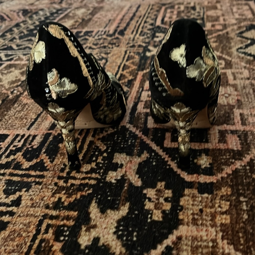 Marc Fisher Heels 5.5 - Picture 3 of 3